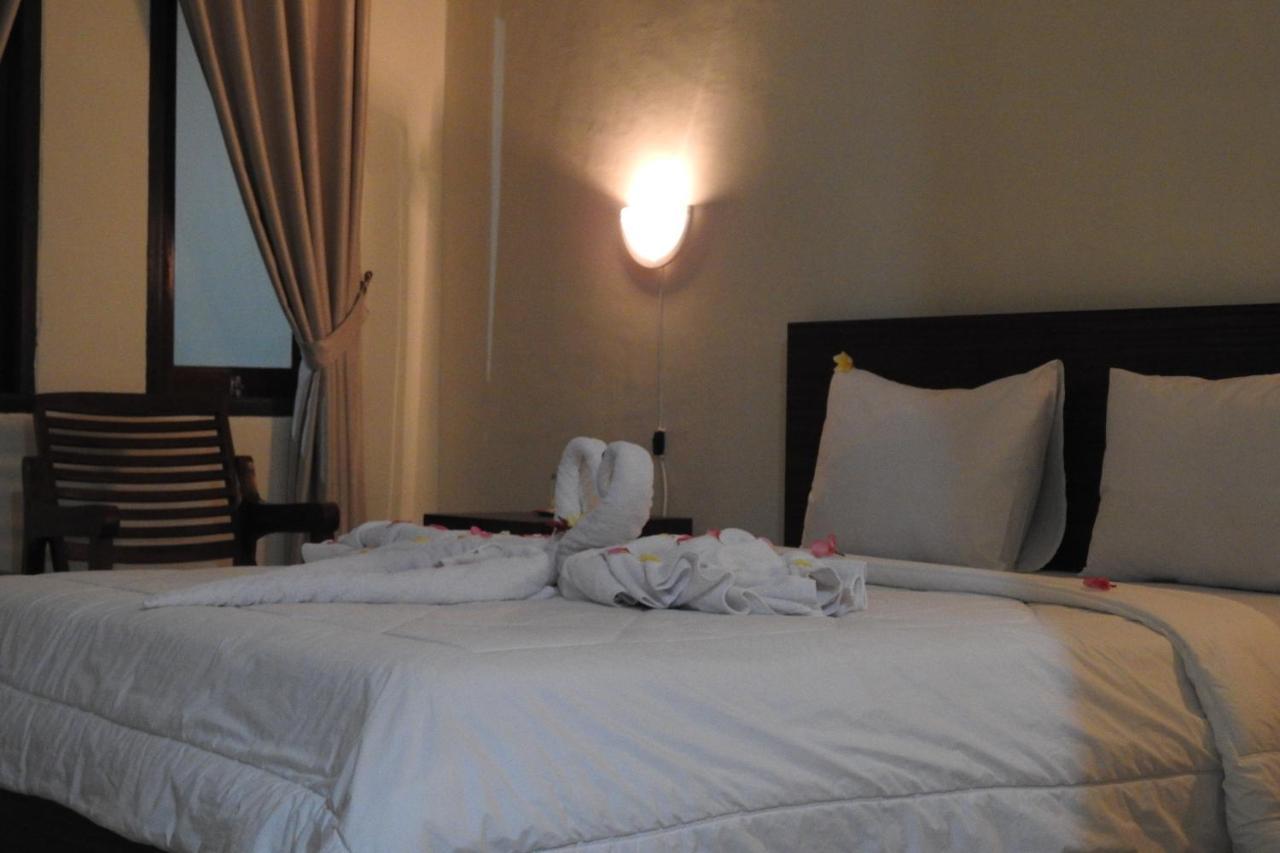 D'Batur Hotel Senggigi Exterior foto