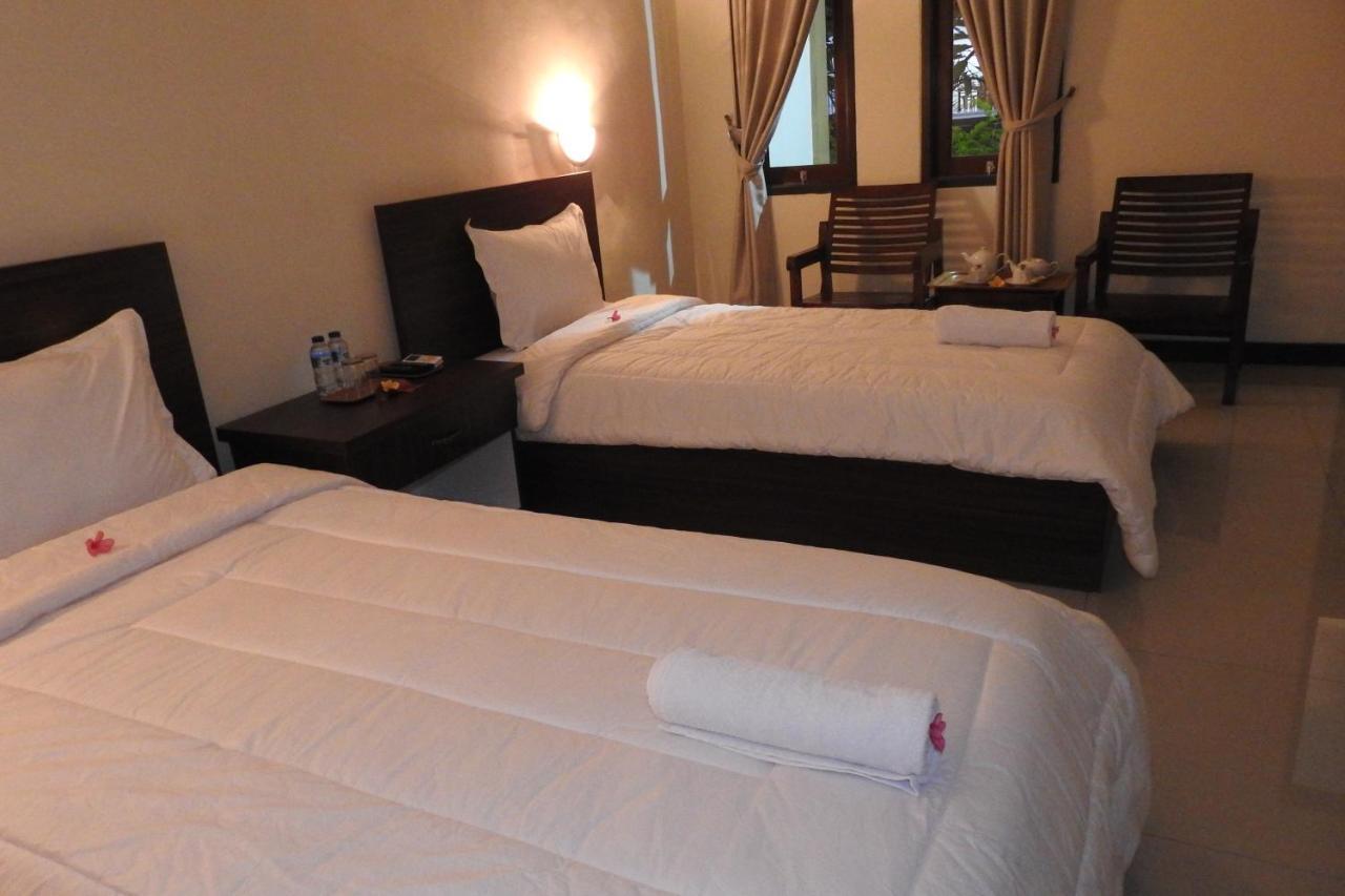 D'Batur Hotel Senggigi Exterior foto